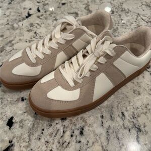 Cushionare Beige & Tan Sneaker 8.5